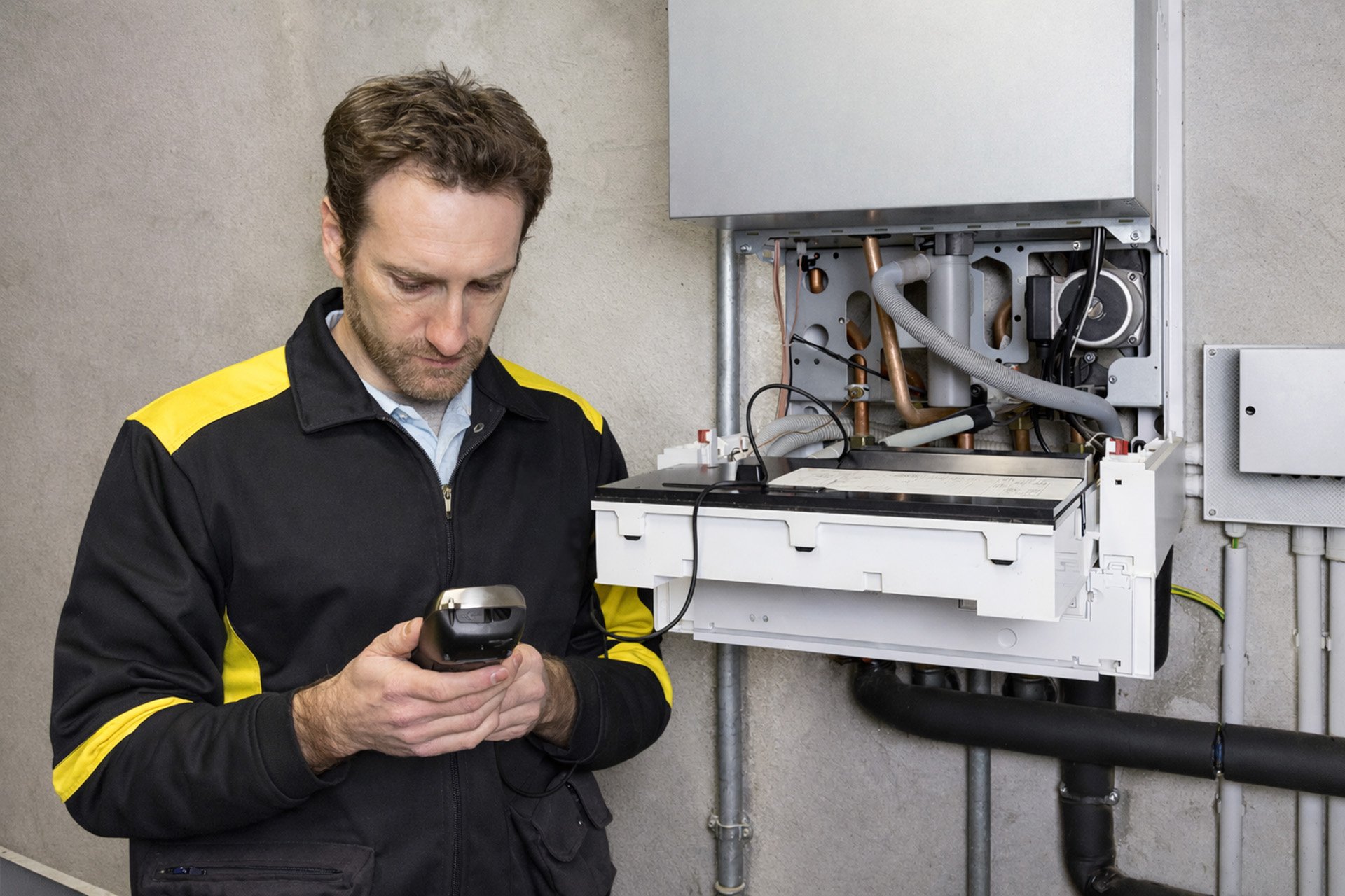 CV monteur aan het werk